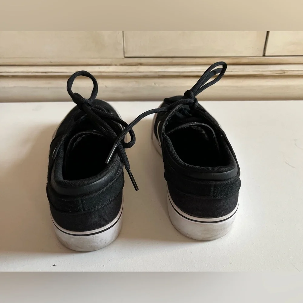 Nike Stefan Janoski Black & White Canvas Skate tennis shoes sneakers Youth 5.5